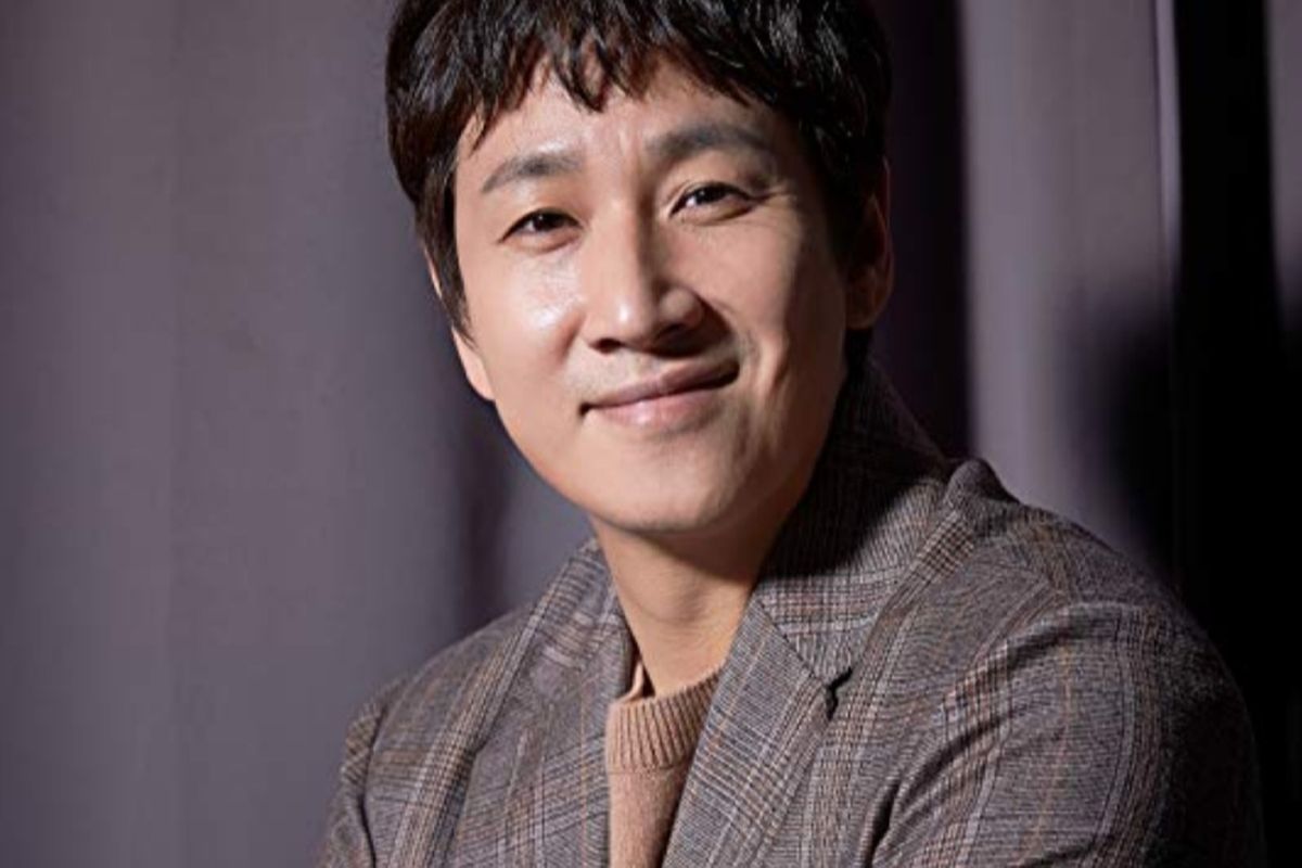 Aktor Korea Selatan bintang film Parasite, Lee Sun Kyun.