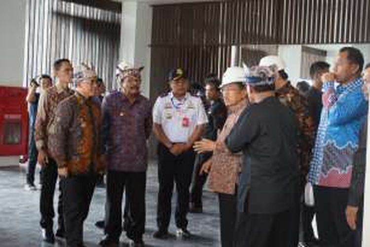 Jusuf Kala saat berkunjung di Bandara Blimbingsari Banyuwangi Kamis (15/12)