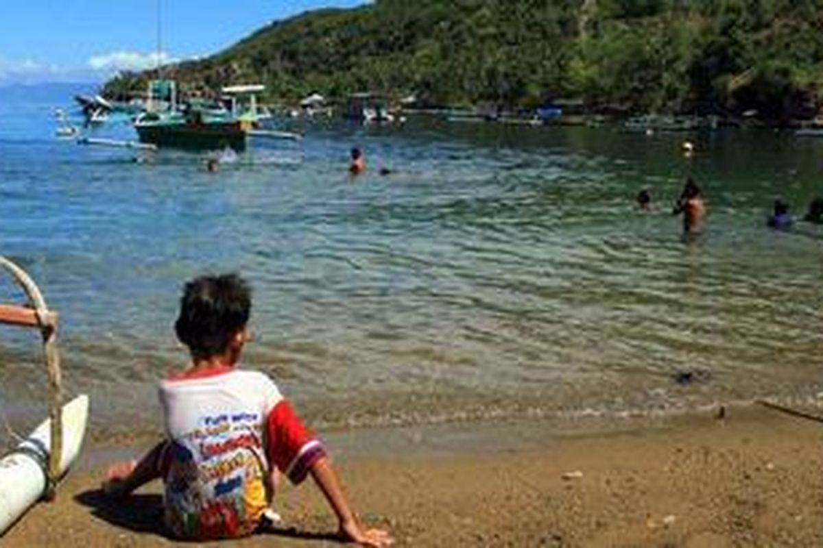 Pantai Olele di Desa Olele, Kecamatan Kabila Bone, Kabupaten Bone Bolango, Gorontalo.