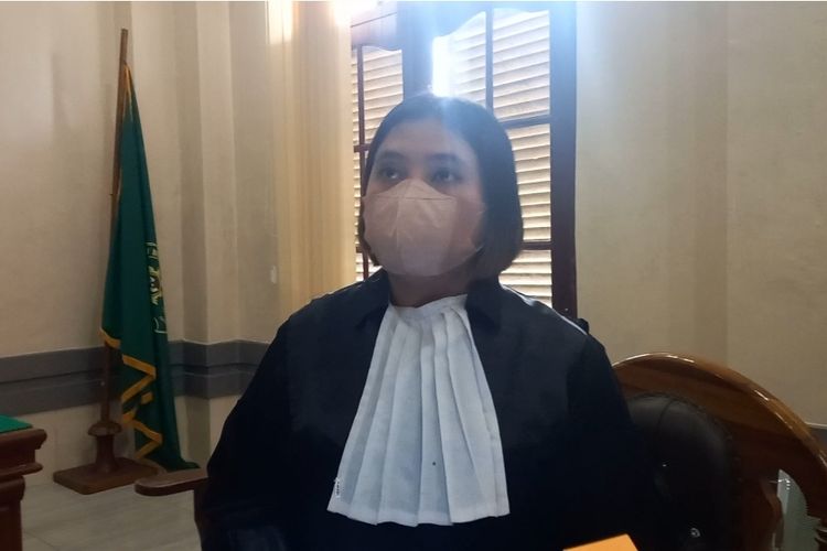 Rointan Manullang,  pengacara 2 terdakwa narkoba asal Kalimantan Barat saat memberi keterangan kepada wartawan di Pengadilan Negeri Medan, Rabu (7/6/2023)