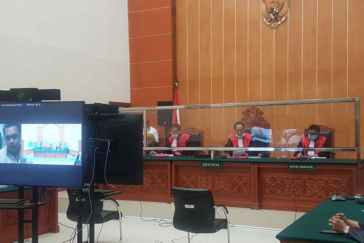 Suasana sidang perkara pembunuhan berencana dan pengeroyokan yang menjerat John Kei dan kawan-kawan yang digelar Selasa (11/5/2021) di Pengadilan Negeri Jakarta Barat