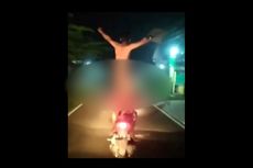 Video Viral Pria Telanjang yang Berdiri di Sepeda Motor Ternyata karena Kalah Taruhan