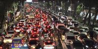 Ruas Jalan Utama Surabaya Macet Total, Diduga Imbas Demo Buruh
