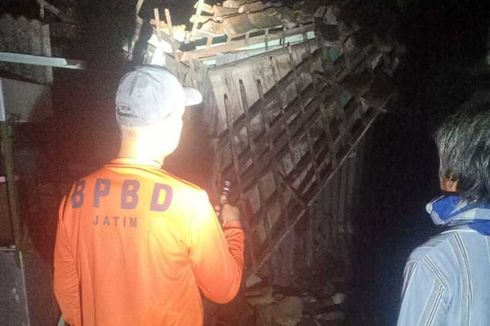 Suami Istri di Ngawi Tertimpa Reruntuhan Rumah yang Roboh akibat Longsor