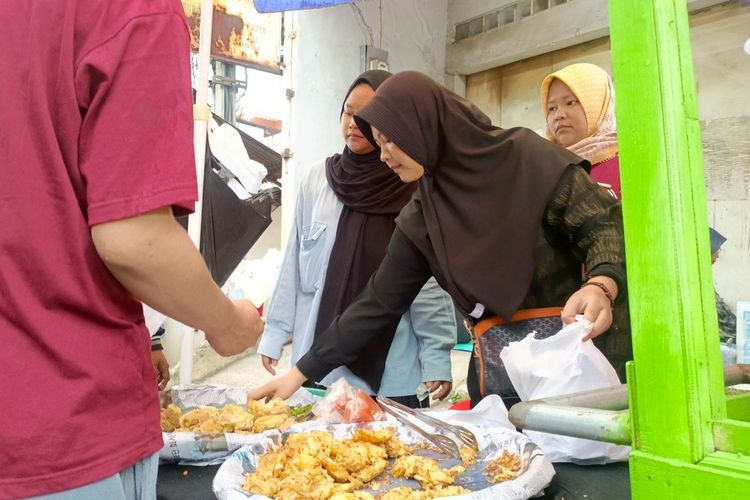 Napas Lega Pedagang Gorengan Kabupaten Bandung, Saat Harga Elpiji-BBM Redam Harga Bahan Baku