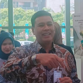 Dirut BSI Anggoro Eko Cahyo memberikan keterangan di sela-sela agenda Indonesia Sharia Economic Festival (ISEF) di JiExpo Kemayoran, Jakarta, Rabu (8/10/2025). 