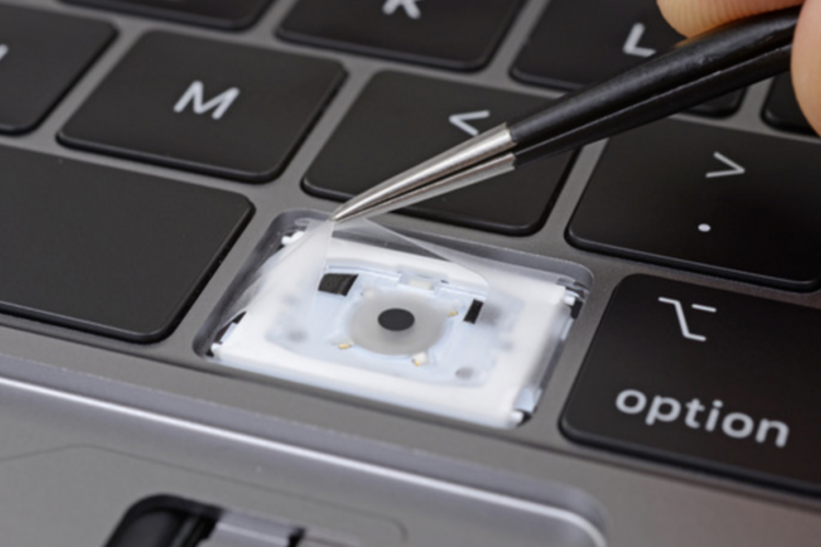 Apple sematkan lapisan karet tipis pada tiap key di MacBook Pri 2018.