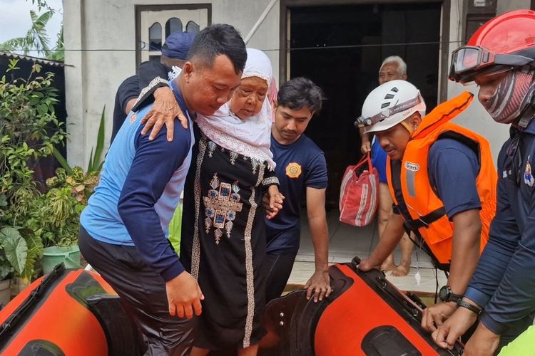 Kondisi pemukiman warga Genuksari yang terdampak banjir di Kota Semarang, Jumat (15/3/2024).