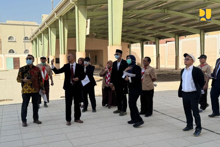 Acara peletakan batu pertama SLIN Riyadh dan Jeddah dilakukan oleh Menteri Pekerjaan Umum, Dody Hanggodo, di Kota Riyadh, Selasa (21/10/2025), dihadiri oleh perwakilan Pemerintah Kerajaan Arab Saudi, Kementerian Luar Negeri, dan masyarakat Indonesia di Riyadh.