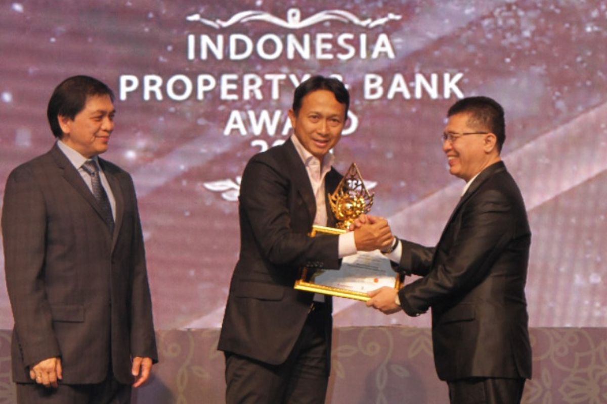 Asmat Amin meraih predikat Tokoh Pengembang Rumah Rakyat Paling Populer 2019 di Indonesia Property&Bank Award 2019 (IPBA 2019 pada Kamis (26/9/2019).