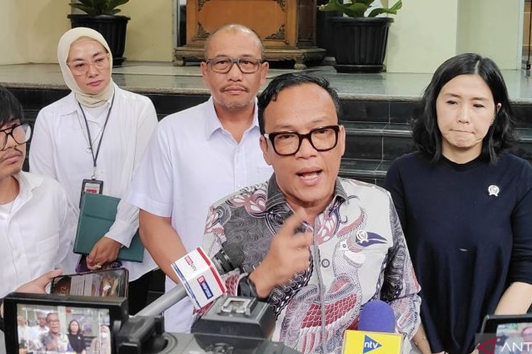 Eks Rektor UP Diduga Lakukan Pelecehan, Wamenaker: Kampus Tak Boleh Ramah bagi Predator Seksual