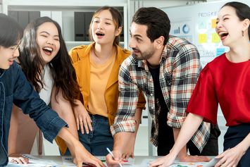 Ide Acara Trivia Night Kantor yang Seru untuk Bangun Teamwork