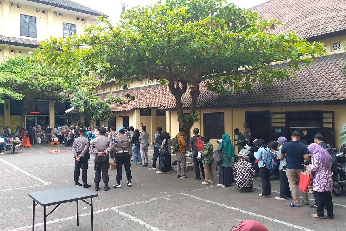 Antrean pemohon SKCK di Polresta Yogyakarta, Kamis (11/9/2025)