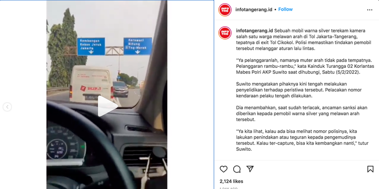 Mobil lawan arah di exit Tol Cikokol Tangerang, Banten.