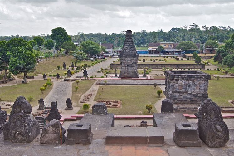 8 Wisata Candi di Jawa Timur, Lokasi, Sejarah, dan Peninggalan Kerajaannya