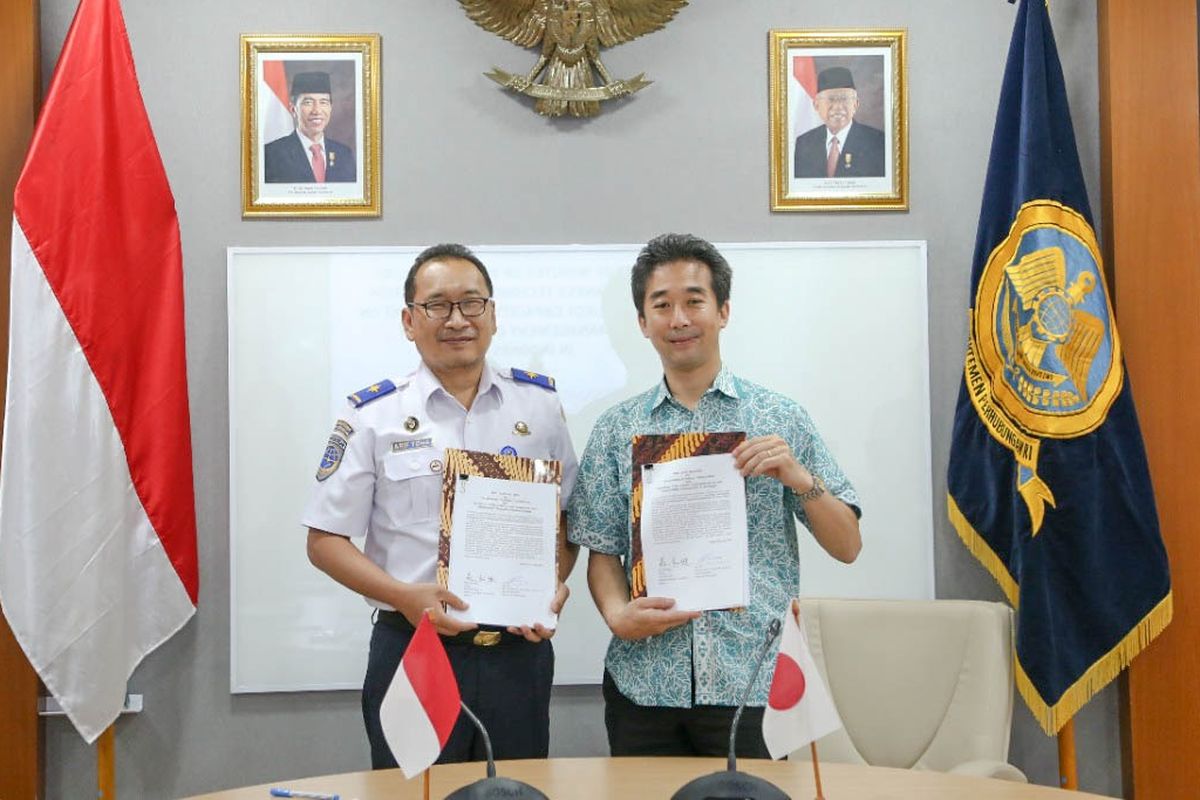 Sekretaris Direktorat Jenderal Perhubungan Laut Arif Toha dan Leader JICA Mori Hirotsugu menandatangani proyek baru di Pelabuhan Patimban pada Kamis (2/6/2022).