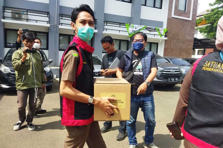 Kejari Serang menggeledah tiga kantor di lingkungan Pemerintahan Kota Serang terkait kasus korupsi proyek Sentra IKM, Rabu (20/4/2022).