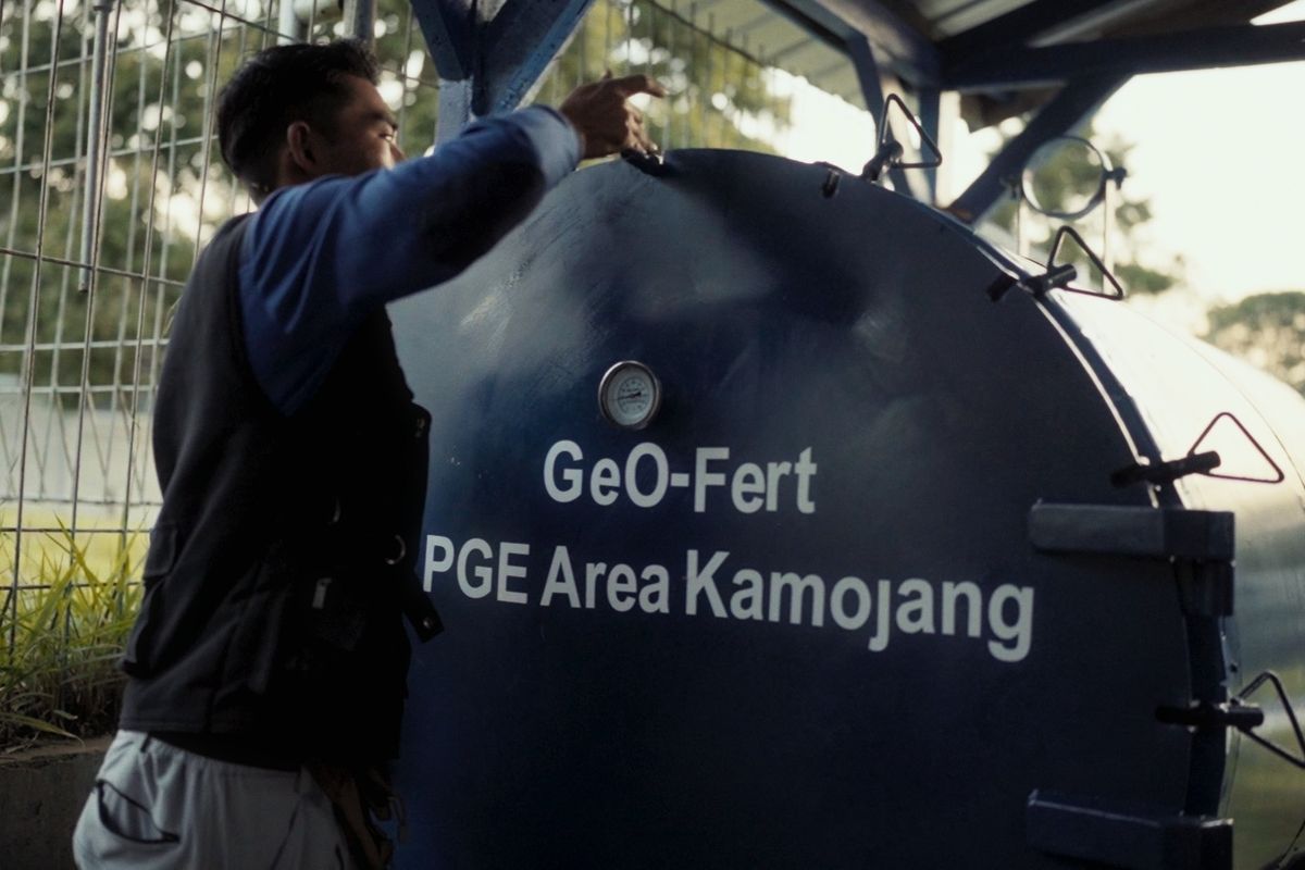 GeO-Fert mengolah limbah pertanian dan rumah tangga menjadi pupuk organik dengan memanfaatkan uap panas bumi bersuhu 60 hingga 70 derajat Celcius