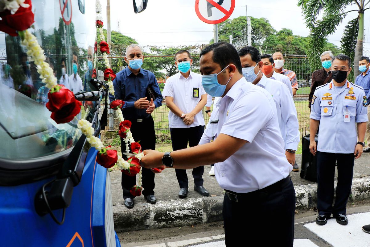 Wali Kota Tangerang Arief R Wismansyah saat meresmikan operasional Bus Rapid Transit (BRT) Tangerang Ayo (Tayo) Koridor 4 di gerbang M1 Bandara Soekarno-Hatta, Neglasari, Kota Tangerang, Banten, Rabu (13/1/2021). (Istimewa)(Dokumentasi Humas Pemerintah Kota Tangerang)