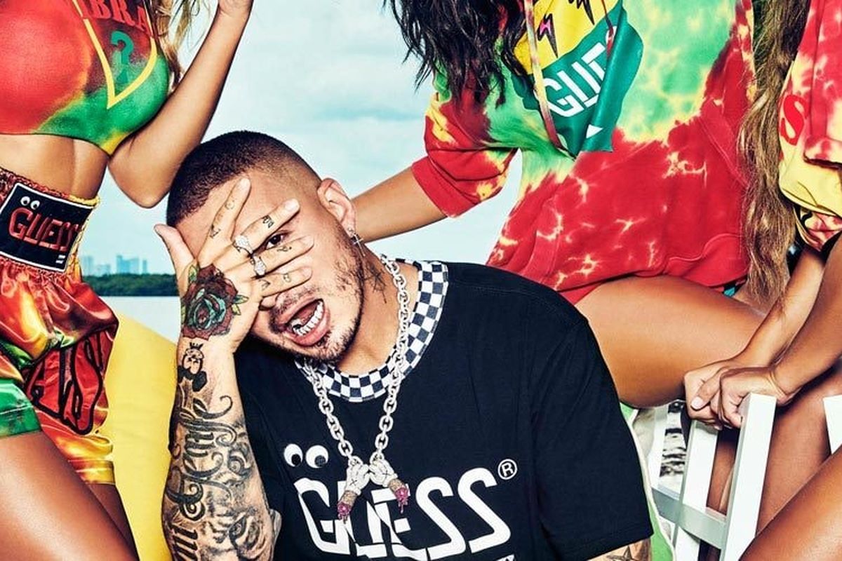 J Balvin dan koleksinya bersama Guess