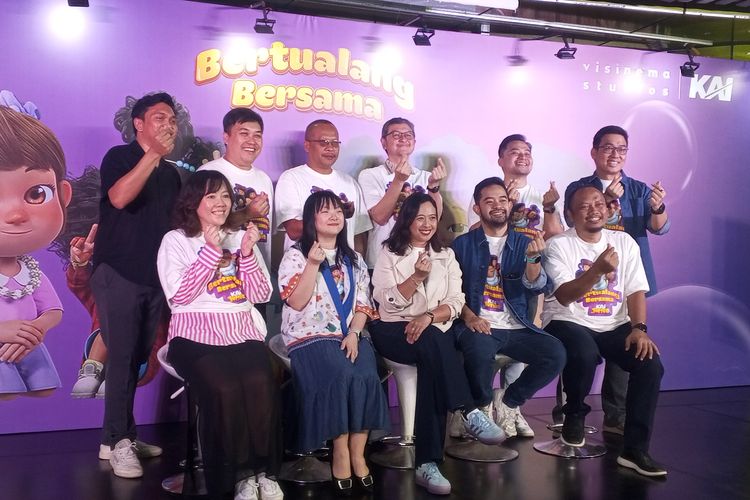 PT Kereta Api Indonesia (KAI) (Persero) bekerja sama dengan Kementerian Ekonomi Kreatif (Kemenekraf) Republik Indonesia serta rumah produksi Visinema menghadirkan karakter animasi lokal Jumbo ke dalam layanan kereta api. 