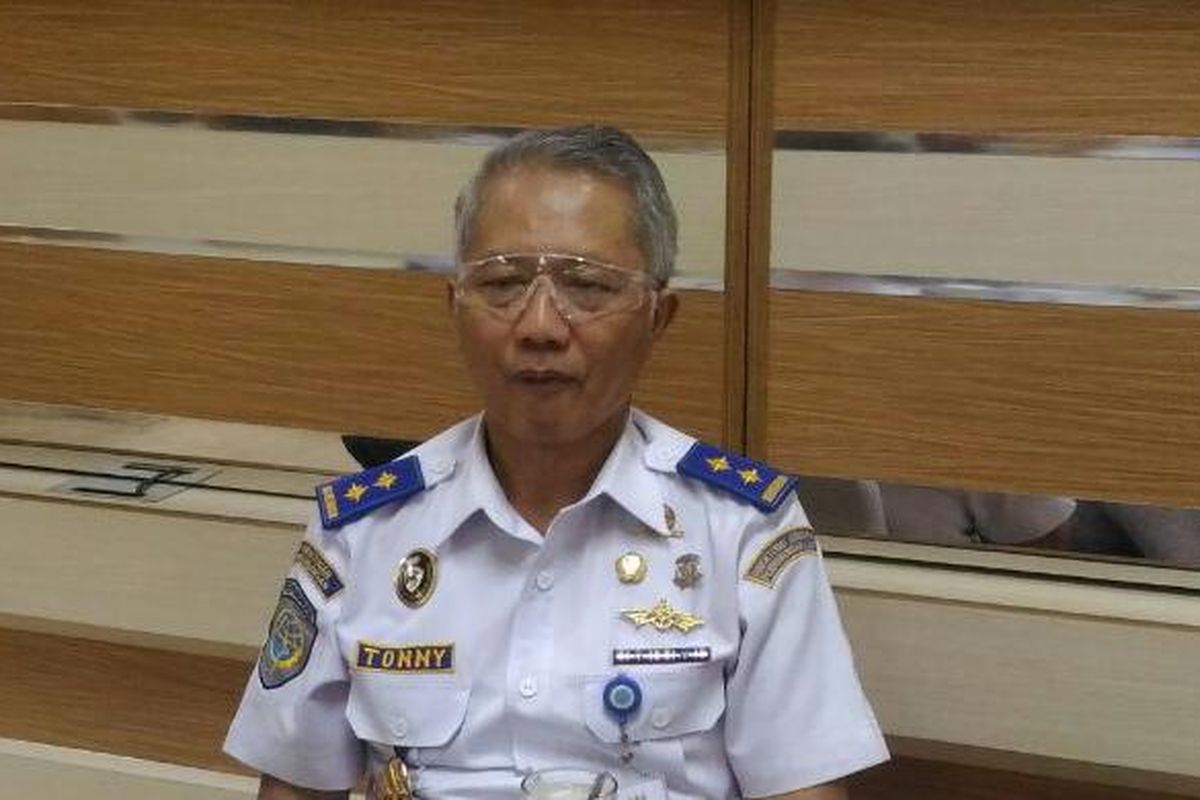 Direktur Jenderal Perhubungan Laut Kemenhub Tonny Budiono di Kantor Kementerian Perhubungan, Jakarta, (23/6/2016)