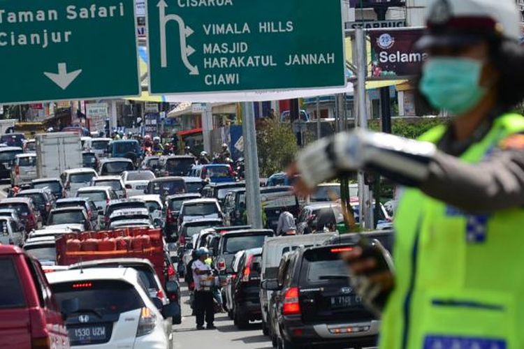 Kendaraan di Jalan Tol Jagorawi menuju Puncak, Bogor.