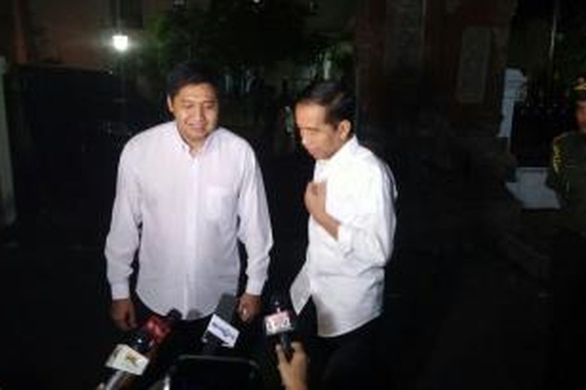 Jokowi bertemu Maruarar di taman belakang Istana Merdeka, Minggu (20/10/2014) malam.