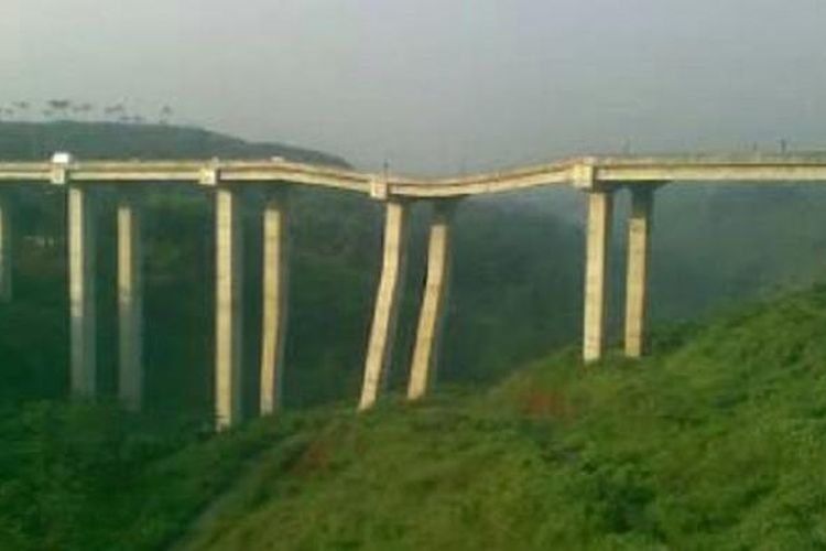 Foto jembatan yang menunjukkan kebengkokan parah dipastikan Jasa Marga sebagai hoax atau palsu.