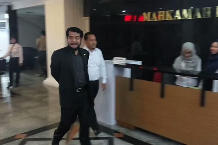  Wakil Ketua Mahkamah Konstitusi (MK) Anwar Usman saat meninjau tempat pengajuan permohonan sengketa pilkada 2017 yang berada di lantai dasar gedung Mahkamah Konstitusi, Jalan Medan Merdeka Barat 6, Jakarta Pusat, Rabu (22/2/2017).