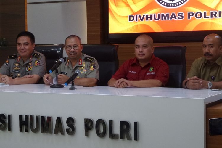 Mabes Polri menggelar konferensi pers soal kematian teroris di Indramayu, Muhammad Jefri, di Mabes Polri, Jakarta, Kamis (15/2/2018) malam.