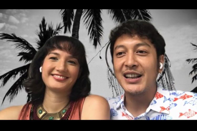 Pasangan artis Nadine Chandrawinata dan Dimas Anggara saat konferensi pers virtual membagikan kabar kehamilan Nadine yang menjadi calon anak pertama mereka, Selasa (14/9/2021). 