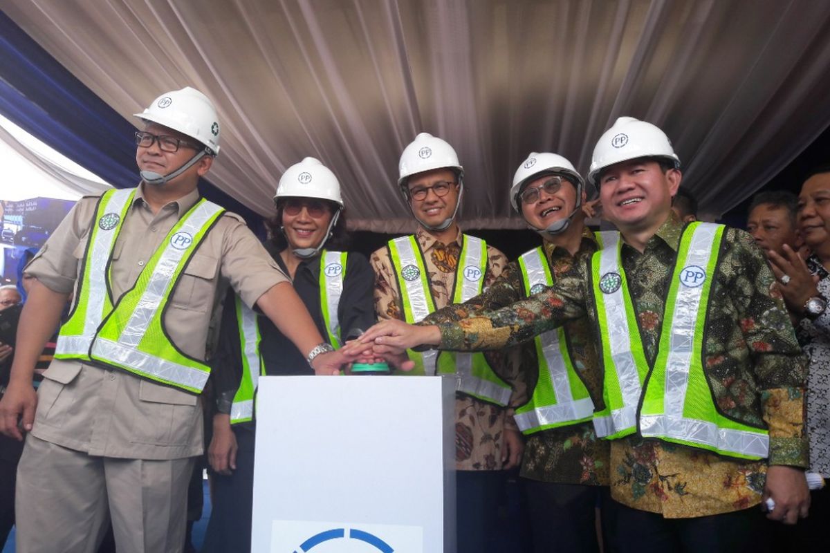 Gubernur DKI Jakarta Anies Baswedan dan Menteri Kelautan dan Perikanan Susi Pudjiastuti memghadiri acara groundbreaking Pasar Ikan Modern Muara Baru, Kamis (8/2/2018)