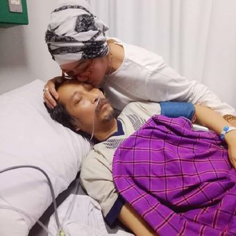 Musikus Dian Pramana Poetra dirawat di RS Hermina Jatinegara, Jakarta Timur, setelah didiagnosa mengidap kanker darah stadium empat.