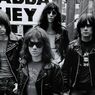 Lirik dan Chord Lagu You Should Have Never Opened That Door – Ramones