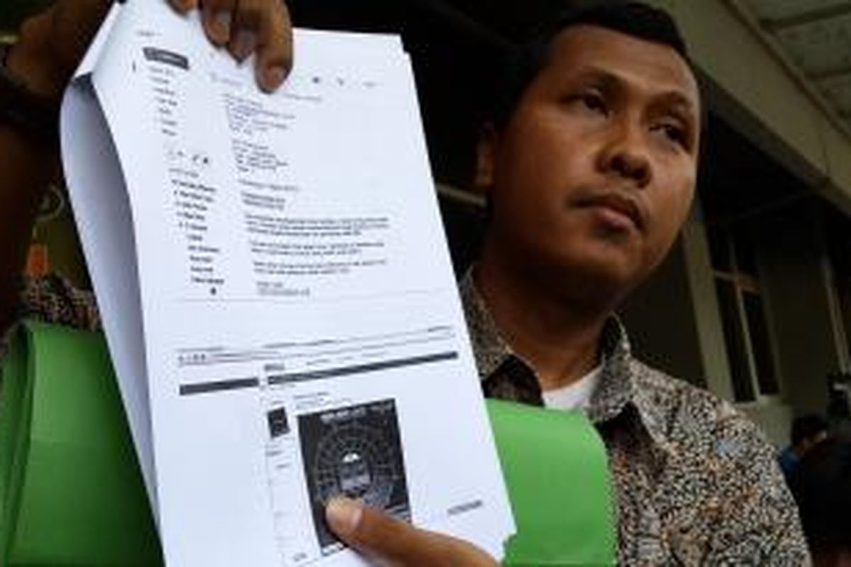 Deki Surahman (35), salah seorang yang diduga korban penipuan situs ticketbonjovi.com mendatangi Polda Metro Jaya, Kamis (3/9/2015).