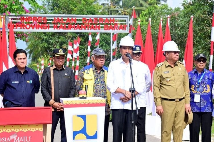 Presiden Joko Widodo (Jokowi) meresmikan 24 ruas jalan di Provinsi Kalimantan Barat (Kalbar) yang lokasinya dipusatkan di Kabupaten Mempawah, pada Rabu (20/03/2024).