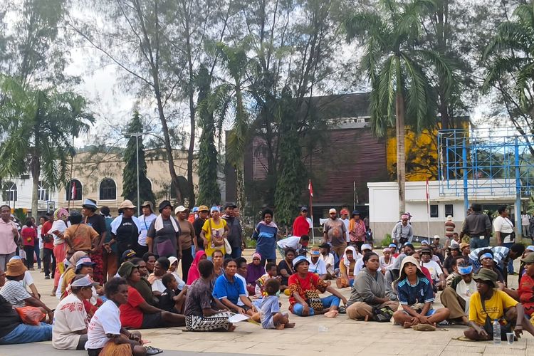 Massa Duduki dan Ancam Bakar Kantor Gubernur Papua Barat Daya, Protes soal Dana Otsus