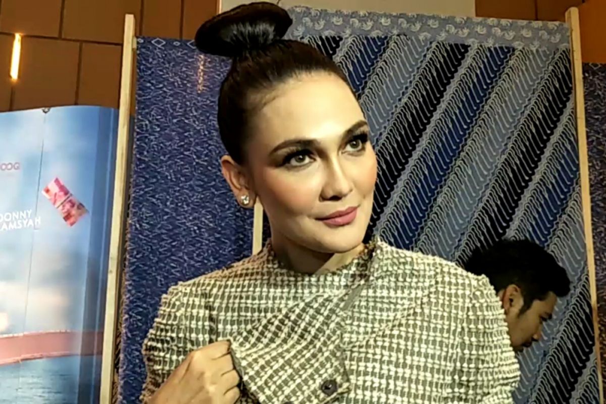 Luna Maya diabadikan di sela gala premier film Insya Allah Sah 2 di XXI Epicentrum Walk, Jakarta Selatan, Rabu (6/6/2018) malam.