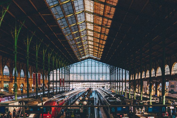 Ilustrasi Gare du Nord di Paris, Perancis.