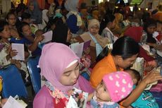 Ratusan Ibu Menyusui Massal di Mal Surabaya