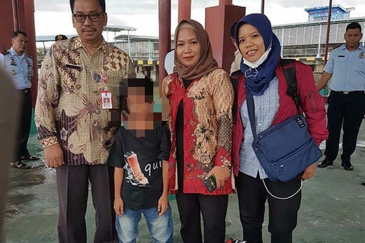B (8) anak kleptomania saat didampingi petugae Dinsos Nunukan untuk dikirim ke Bambu Apus Jakarta pada Desember 2019 (Dinsos)