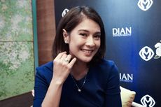 Dian Sastro Pilih Perhiasan Berlian Berdesain Sederhana