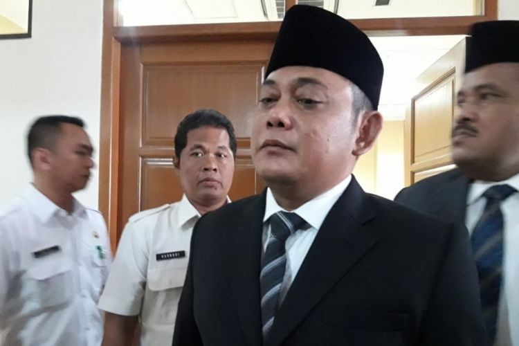 Plt Bupati Bekasi Eka Supriatmaja di kanto Pemerintah Kabupaten Bekasi, Rabu (14/11/2018).