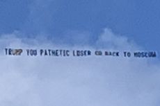 Spanduk Olok-olok Donald Trump Terbang di Atas Langit Mar-a-Lago