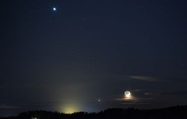 Ilustrasi konjungsi Venus dan Jupiter. Fenomena konjungsi Venus akan menemani saat sahur terakhir Ramadhan pada 1 Mei 2022 dini hari.