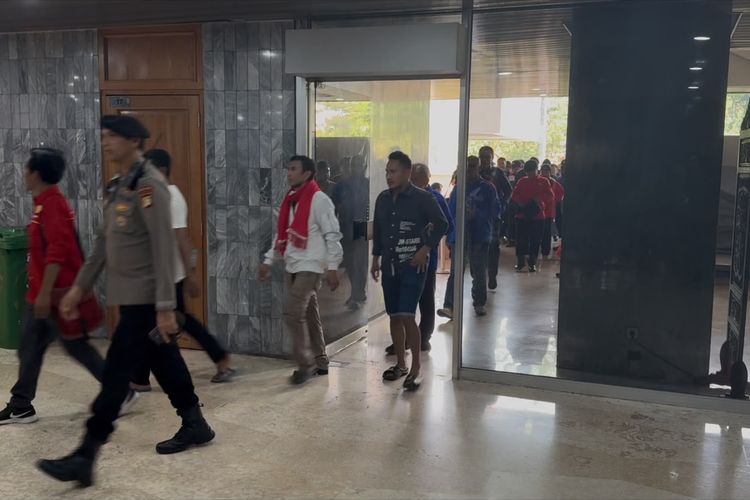 Temui Massa Buruh di Gedung DPR, Saan: Aspirasi Akan Dibawa ke Panja