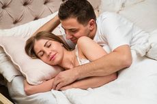 8 Alasan Cuddling Itu Penting dalam Sebuah Hubungan