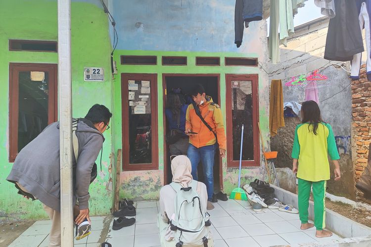 TKP monyet liar lukai bocah di Jalan Menteng, Cipayung, Depok, Senin (9/10/2023). 
