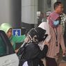 Diserahkan ke Kejari Jaksel, AG Terus Tutupi Wajahnya dengan Tudung Jaket